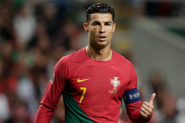Cầu thủ ghi bàn nhiều nhất thế giới top 1 là  Ronaldo